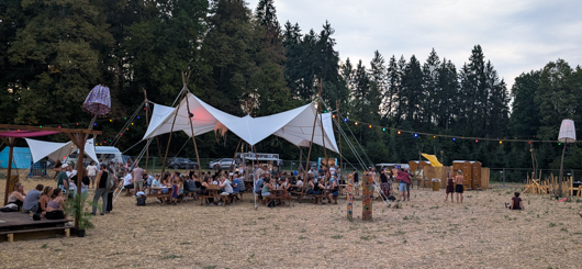 Bomb19 eröffnete das Stoppelfäld – zuerst vor kleinem Publikum, das mit dem Abend spürbar wuchs.