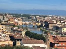 Il fiume Arno e il ponte sull'acqua-Firenze-Italia2025